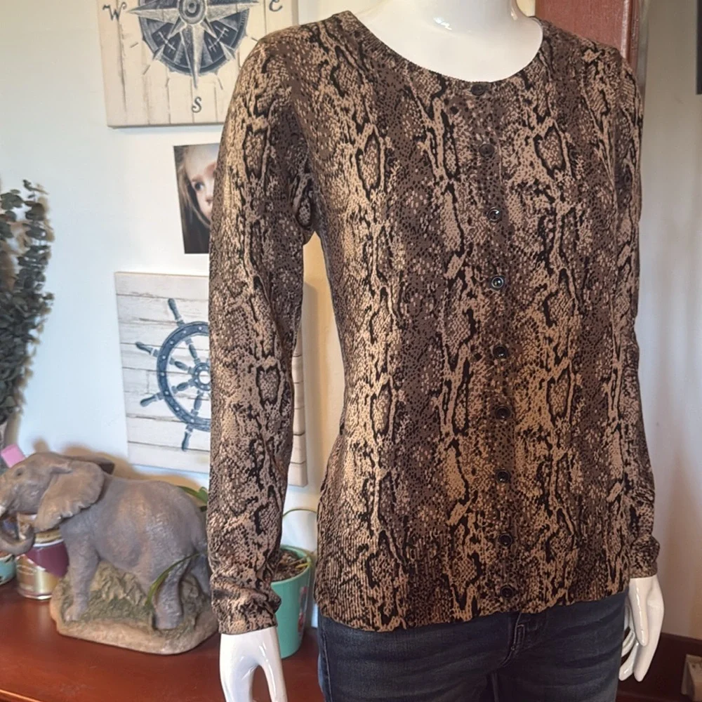 NWT northern reflections size small Snakeskin Print Button-Up Top - Picture 4 of 5